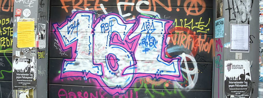 Graffiti «161» (Antifaschistsche Aktion) in Berlin-Friedrichshain, Oktober 2020.